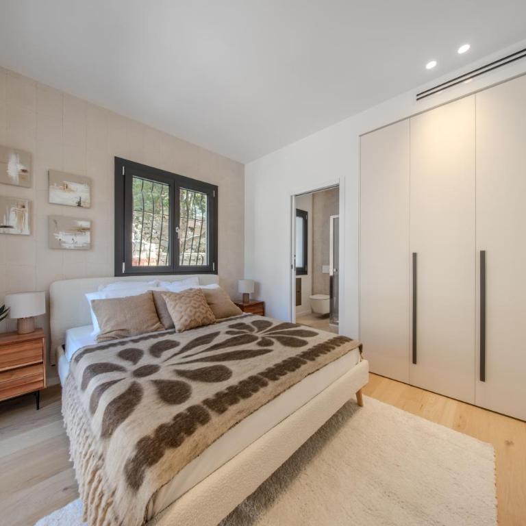 Panoramic-View Villa, 5 En-Suites, Pool, Sleeps 10 - Villa - 32