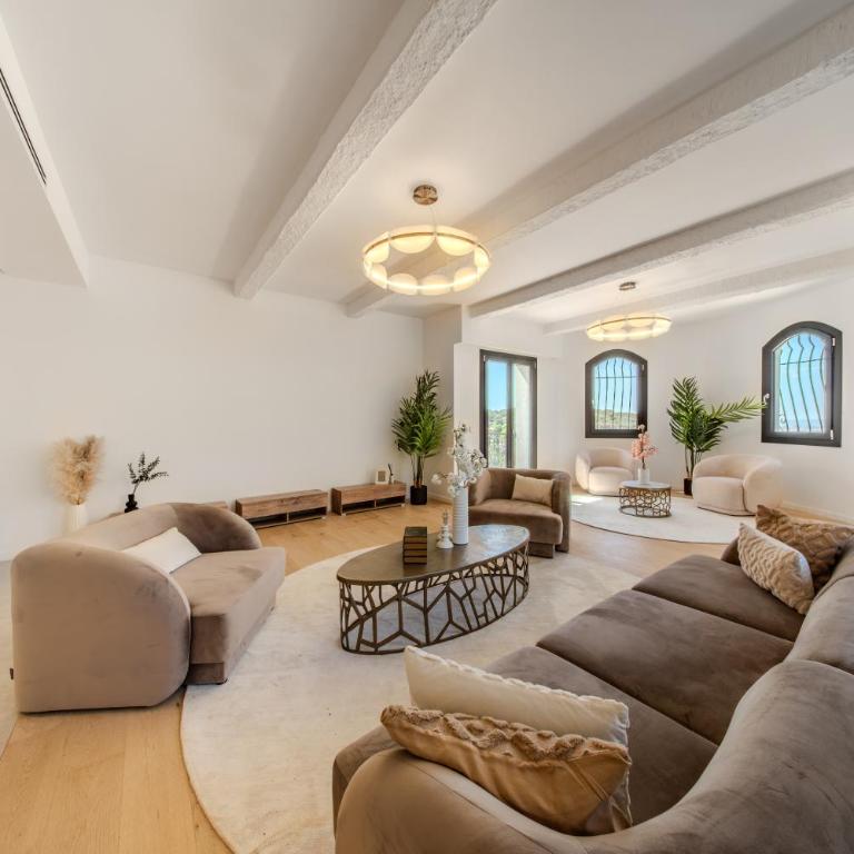 Panoramic-View Villa, 5 En-Suites, Pool, Sleeps 10 - Villa - 27