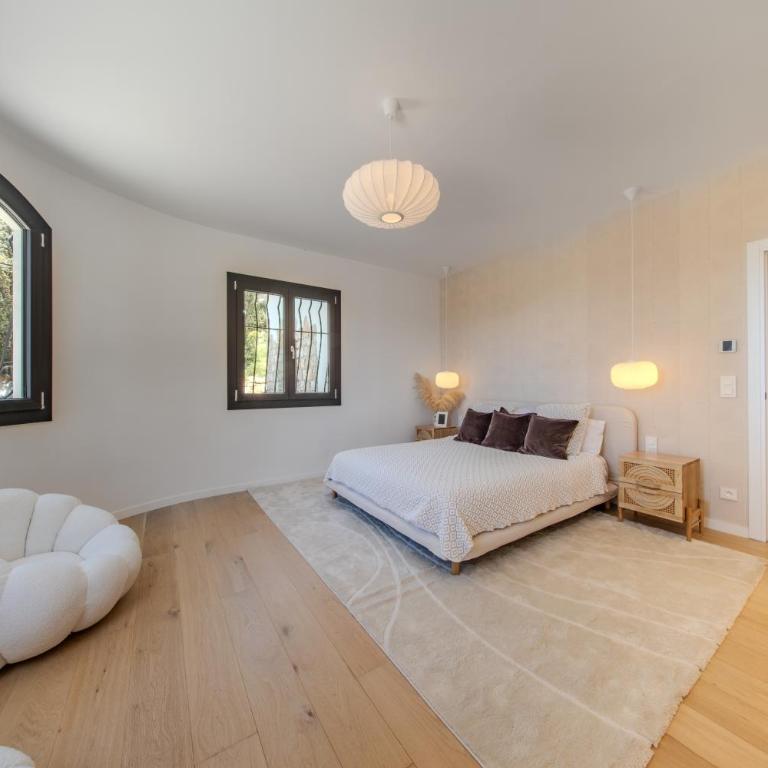 Panoramic-View Villa, 5 En-Suites, Pool, Sleeps 10 - Villa - 40