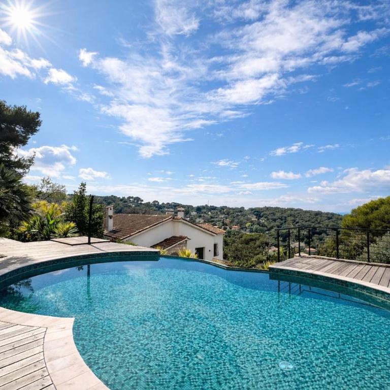 Panoramic-View Villa, 5 En-Suites, Pool, Sleeps 10 - Villa - 2