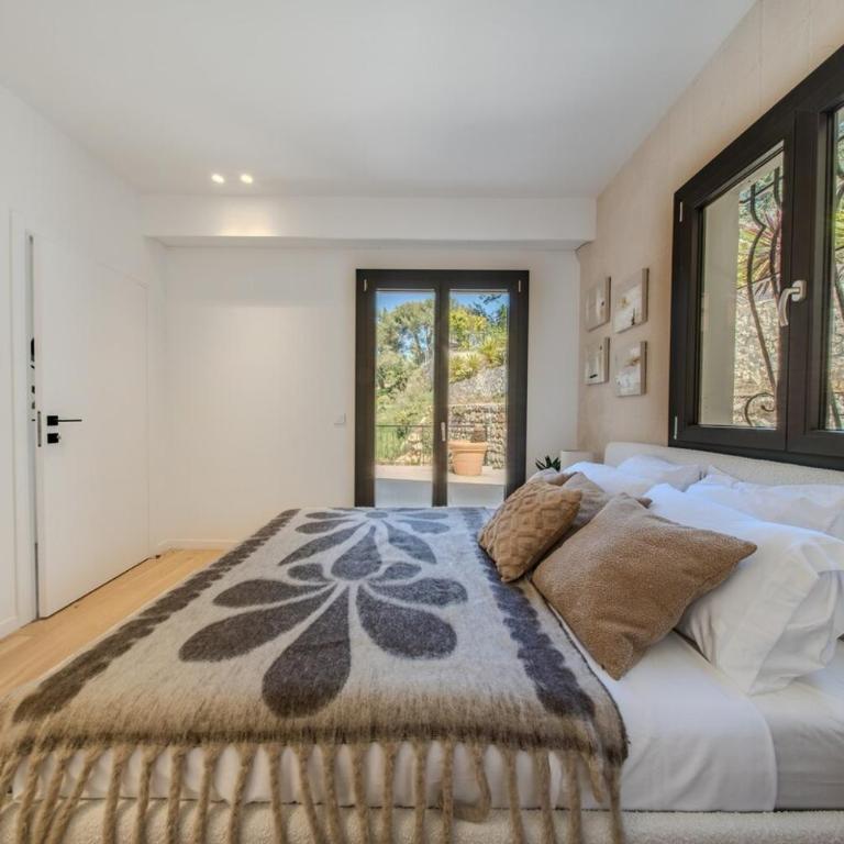 Panoramic-View Villa, 5 En-Suites, Pool, Sleeps 10 - Villa - 33