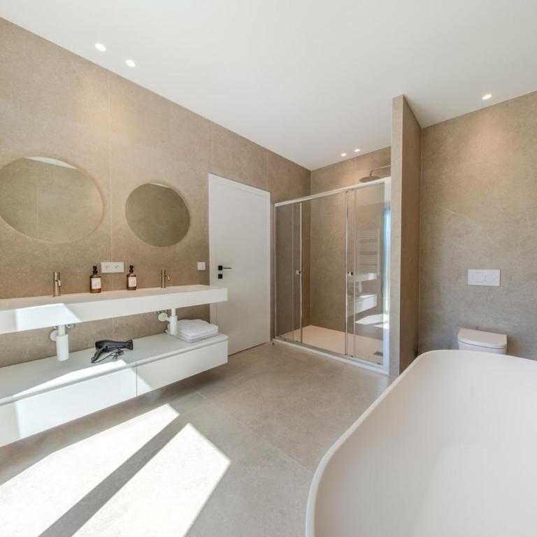Panoramic-View Villa, 5 En-Suites, Pool, Sleeps 10 - Villa - 18