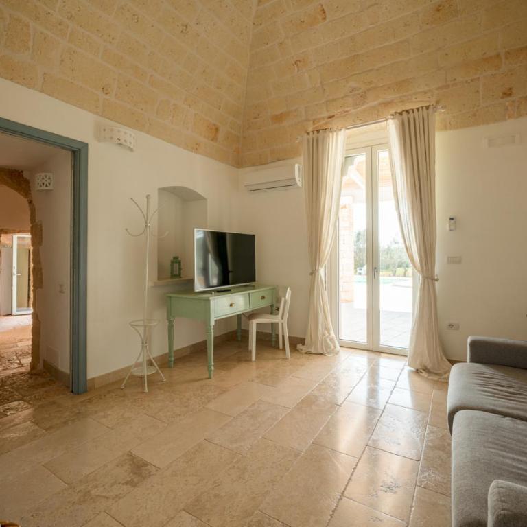 Trullo Vignaiolo with Private Pool in Ostuni - Three-Bedroom Apartment - 60