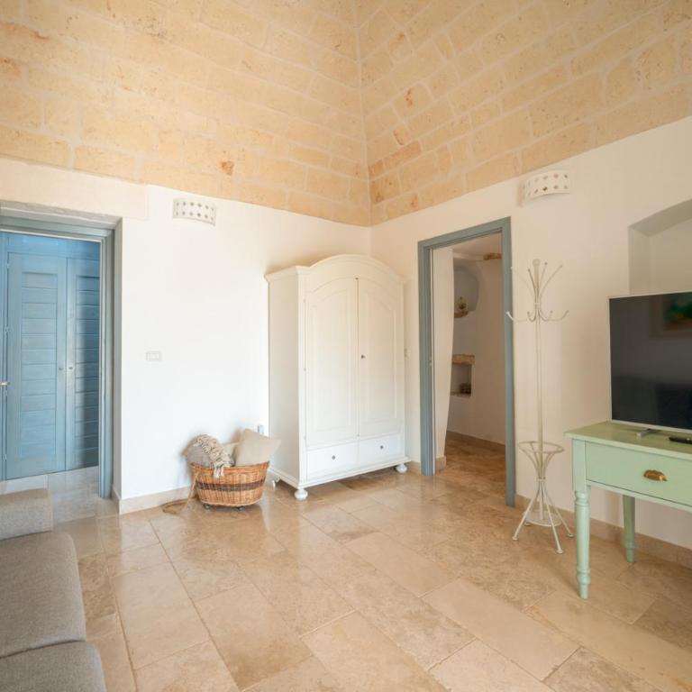 Trullo Vignaiolo with Private Pool in Ostuni - Three-Bedroom Apartment - 63