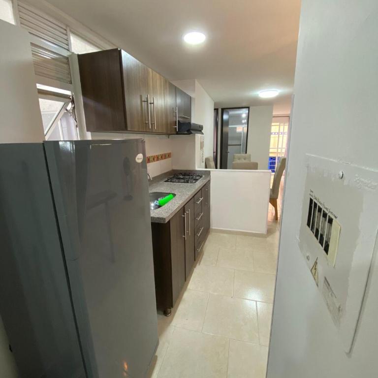 lindo apartamento con parqueadero - Two-Bedroom Apartment - 2