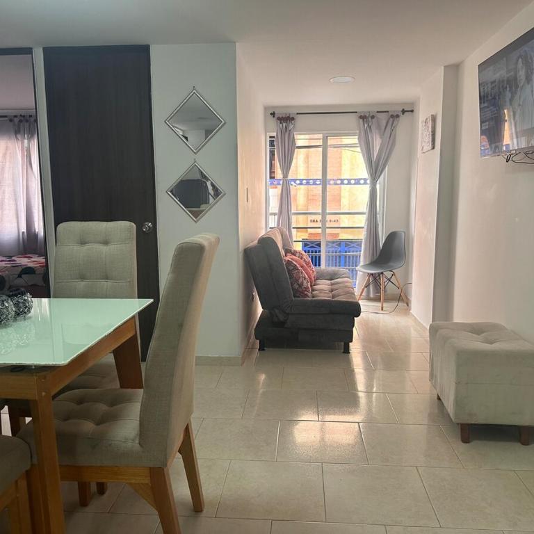 lindo apartamento con parqueadero - Two-Bedroom Apartment - 3