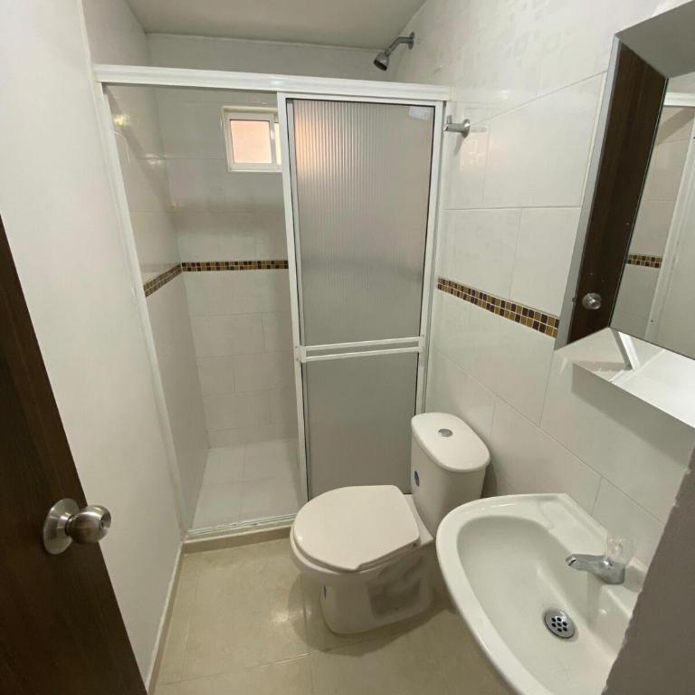 lindo apartamento con parqueadero - Two-Bedroom Apartment - 4