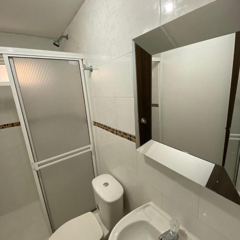 lindo apartamento con parqueadero - Two-Bedroom Apartment - 6