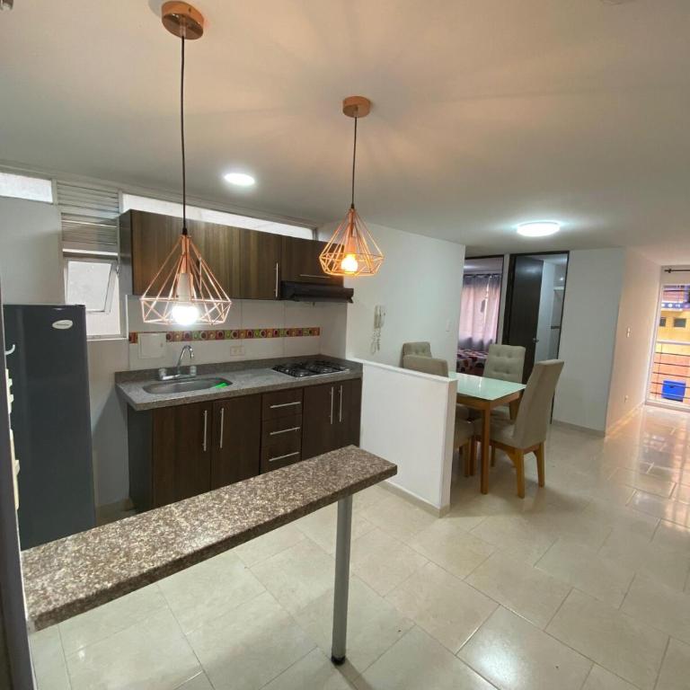 lindo apartamento con parqueadero - Two-Bedroom Apartment - 7