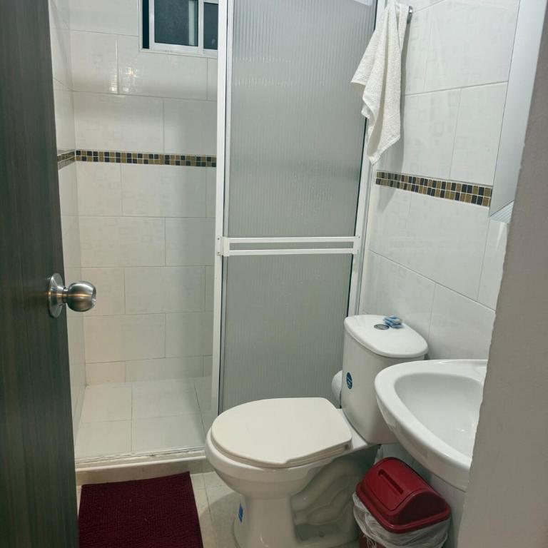 lindo apartamento con parqueadero - Two-Bedroom Apartment - 8