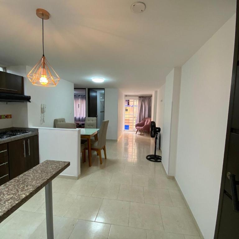 lindo apartamento con parqueadero - Two-Bedroom Apartment - 10