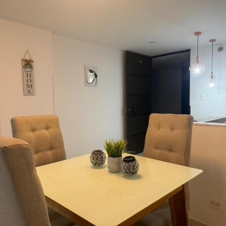 lindo apartamento con parqueadero - Two-Bedroom Apartment - 12