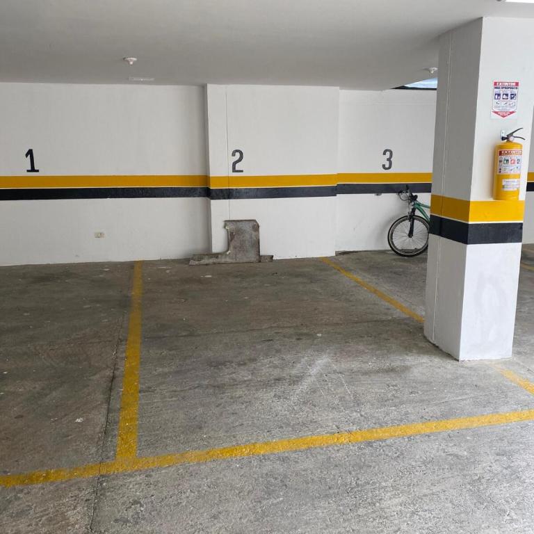 lindo apartamento con parqueadero - Two-Bedroom Apartment - 19