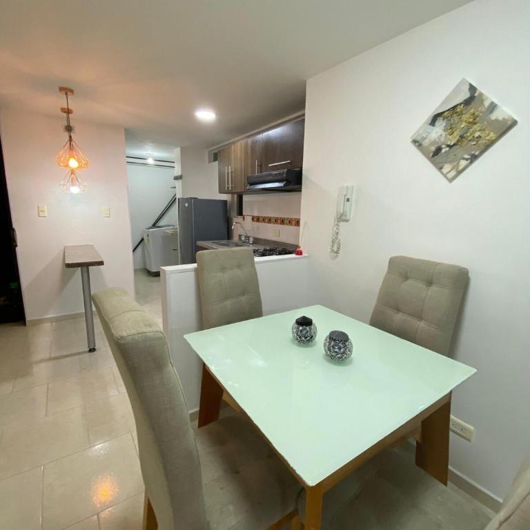 lindo apartamento con parqueadero - Two-Bedroom Apartment - 23