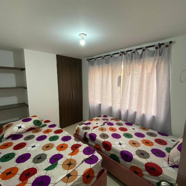 lindo apartamento con parqueadero - Two-Bedroom Apartment - 28