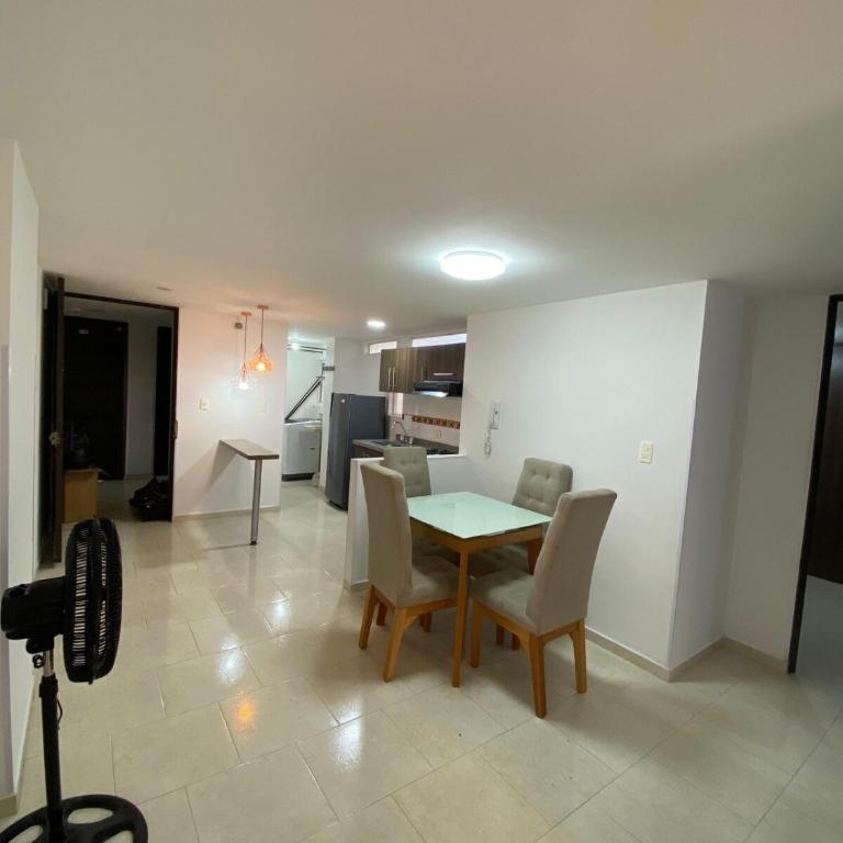 lindo apartamento con parqueadero - Two-Bedroom Apartment - 31