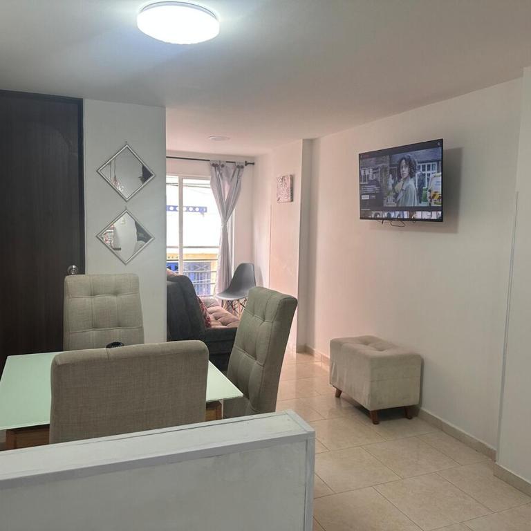 lindo apartamento con parqueadero - Two-Bedroom Apartment - 34