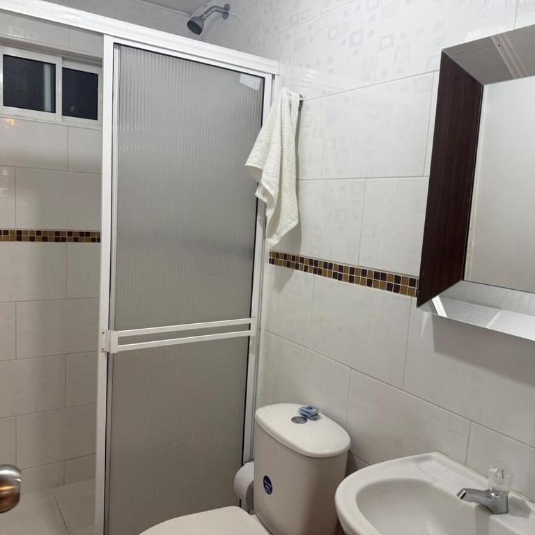lindo apartamento con parqueadero - Two-Bedroom Apartment - 38