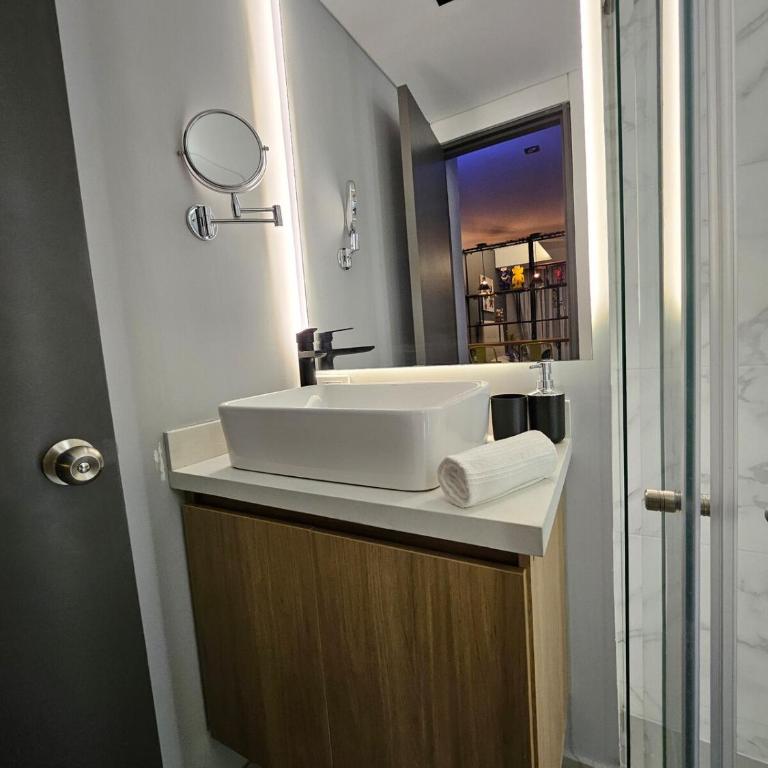 Modern Studio for 1 or 2 Guests Near Airport Free WiFi - Apartamento de 1 dormitorio - 18