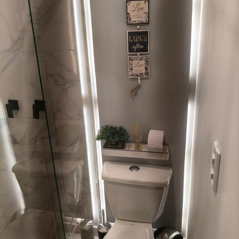 Modern Studio for 1 or 2 Guests Near Airport Free WiFi - Apartamento de 1 dormitorio - 23