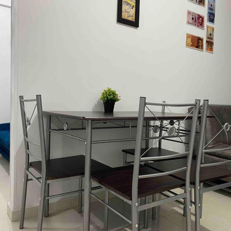 Impeccable and comfortable, all in one place! - Three-Bedroom Apartment - 23