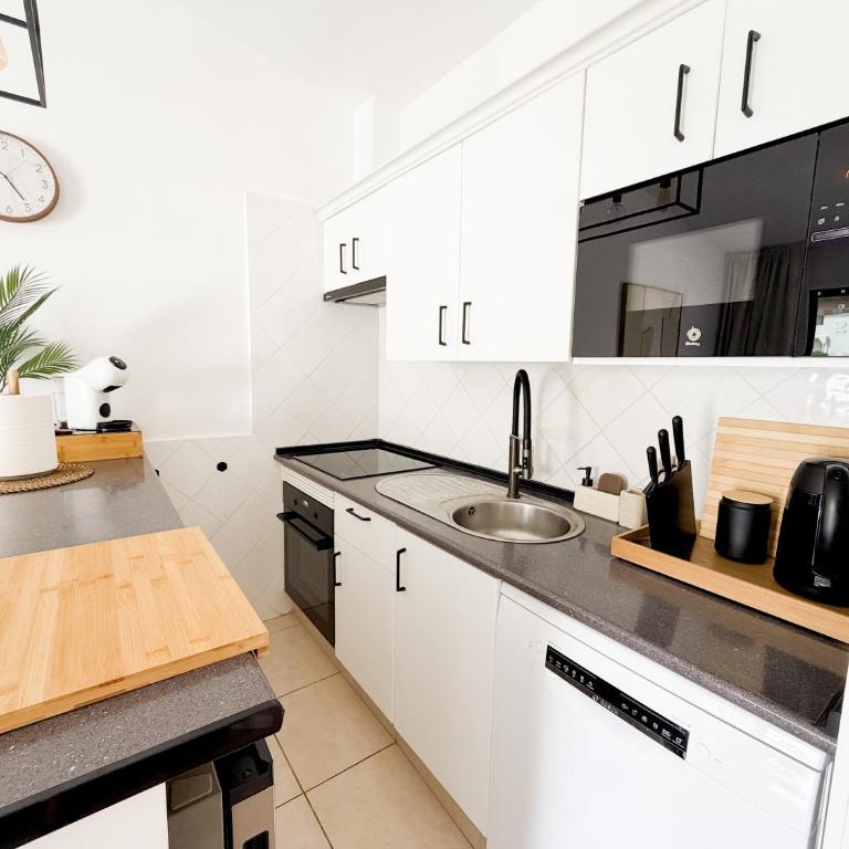 Coastal Modern Apartment Los Cristianos - Heated Pool, AC, Big Terrace - Appartamento con 1 Camera da Letto - 8