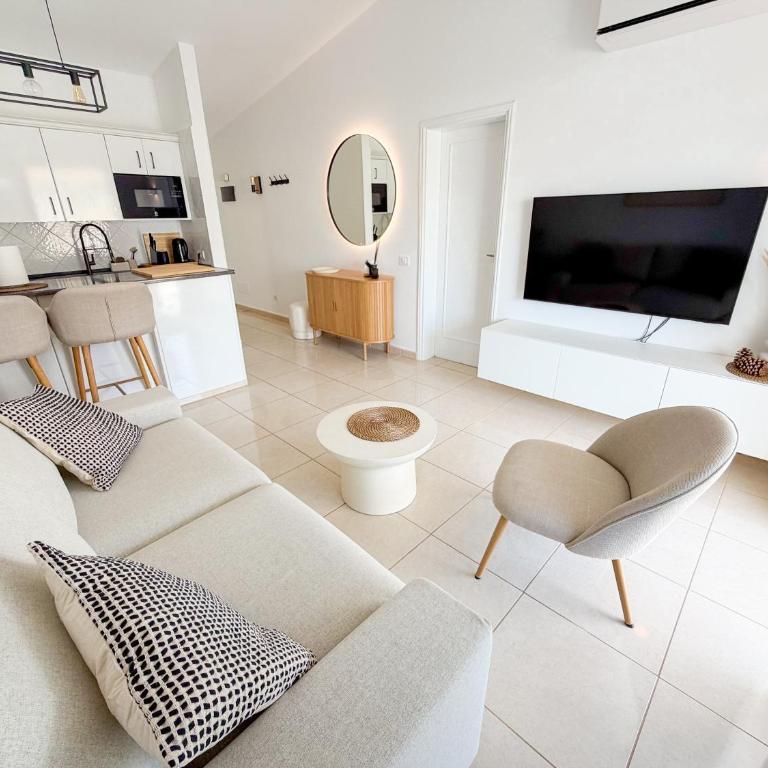Coastal Modern Apartment Los Cristianos - Heated Pool, AC, Big Terrace - Appartamento con 1 Camera da Letto - 3