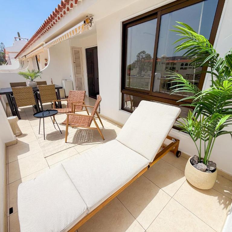 Coastal Modern Apartment Los Cristianos - Heated Pool, AC, Big Terrace - Appartamento con 1 Camera da Letto - 1