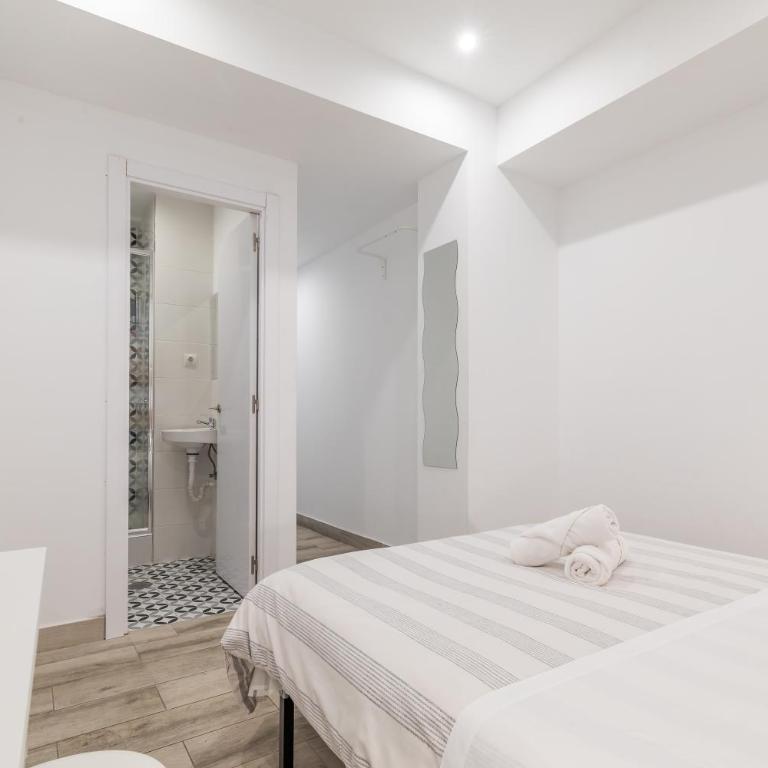 LooP Las Ventas - Double Room with Private Bathroom - 12