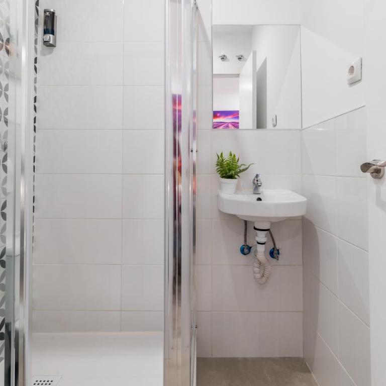 LooP Las Ventas - Double Room with Private Bathroom - 40