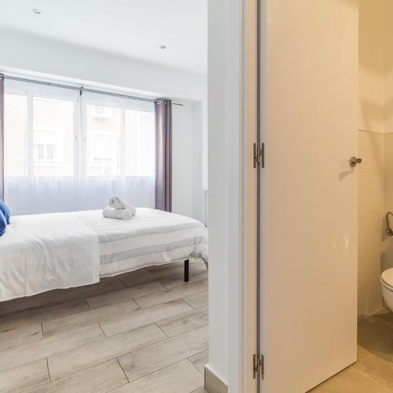 LooP Las Ventas - Double Room with Private Bathroom - 79