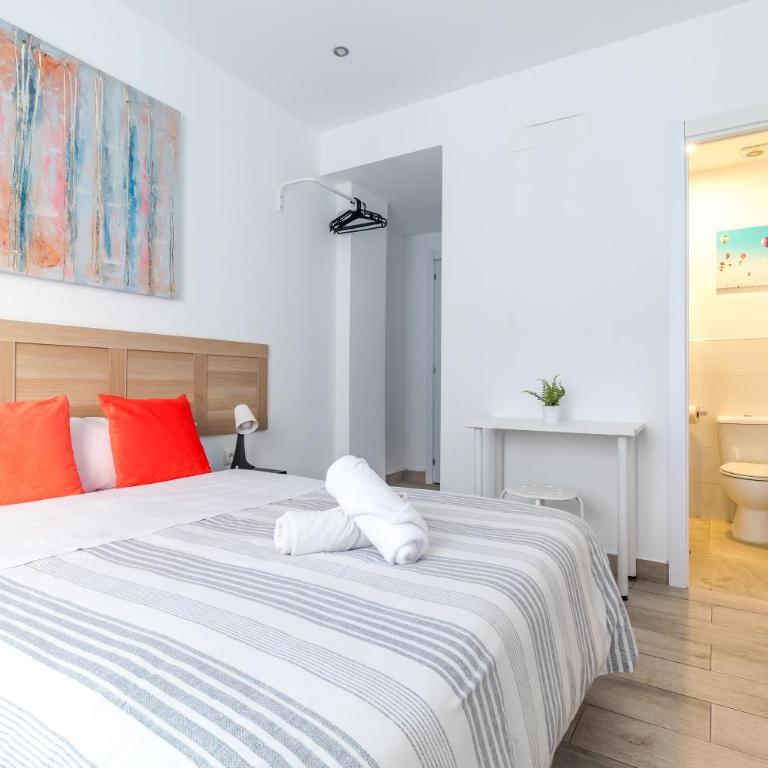 LooP Las Ventas - Double Room with Private Bathroom - 77