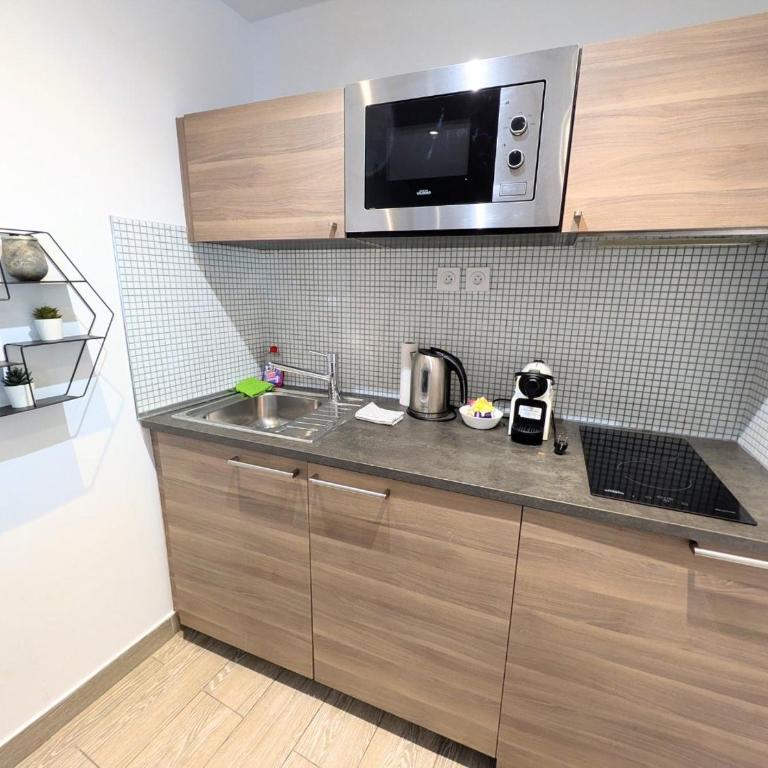 Séjour près du Parc des Buttes-Chaumont - Appartement - Rez-de-Chaussée - 12