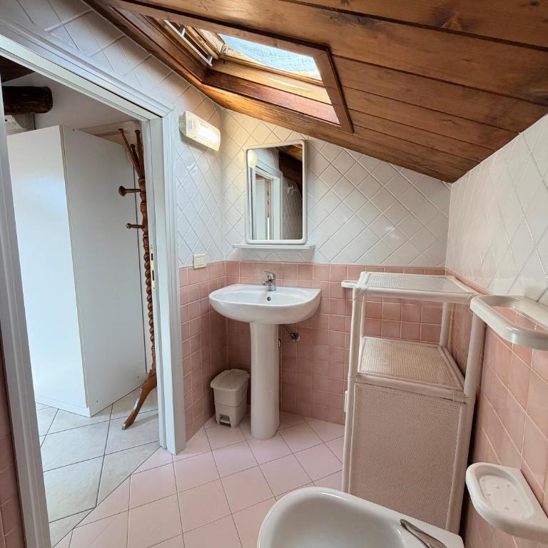 Appartamenti Bixio Leisure- Flexrent Immobiliare Abissinia - Two-Bedroom Apartment with Balcony - 14