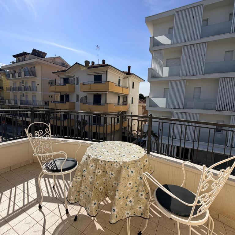 Appartamenti Bixio Leisure- Flexrent Immobiliare Abissinia - Two-Bedroom Apartment with Balcony - 24