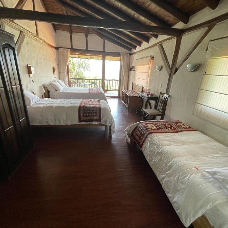 Ilatoa Lodge - Quadruple Room with Balcony - 2