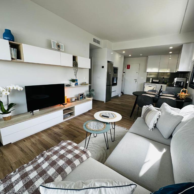 Modern Costa Blanca Apartment Pool, Gym & Terrace Close to the sea - Two-Bedroom Apartment - 6