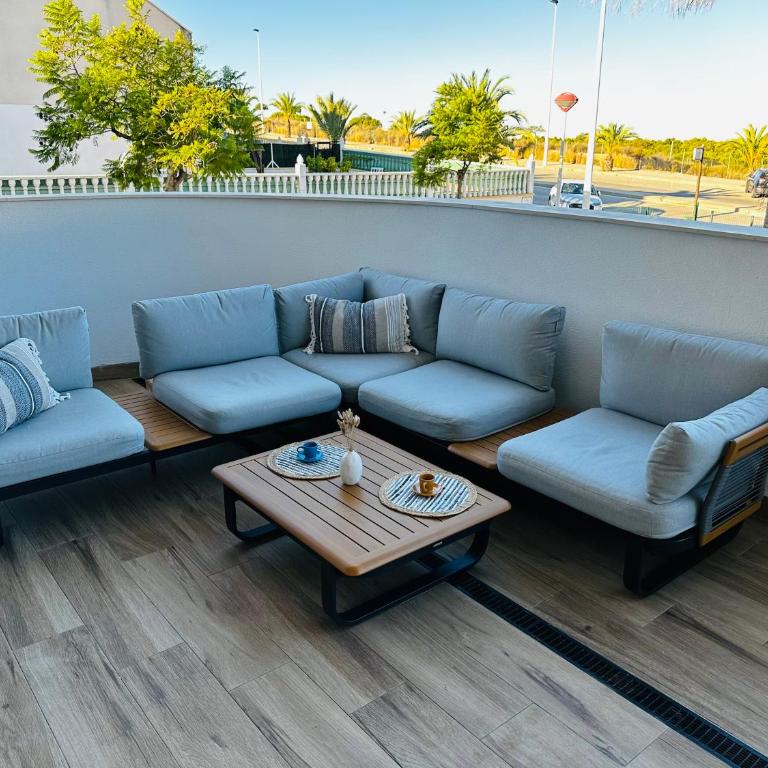 Modern Costa Blanca Apartment Pool, Gym & Terrace Close to the sea - Two-Bedroom Apartment - 3