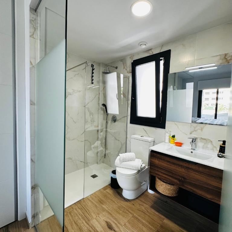 Modern Costa Blanca Apartment Pool, Gym & Terrace Close to the sea - Two-Bedroom Apartment - 14