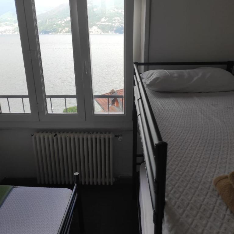 Lake Como Hostel - Vierbettzimmer mit Seeblick - 5