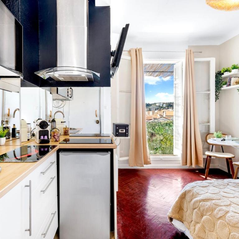 HYPER Centre - Balcon - Calme - Climatisation - Wifi - Tramway - Cuisine équipé - Appartement 1 Chambre - 16