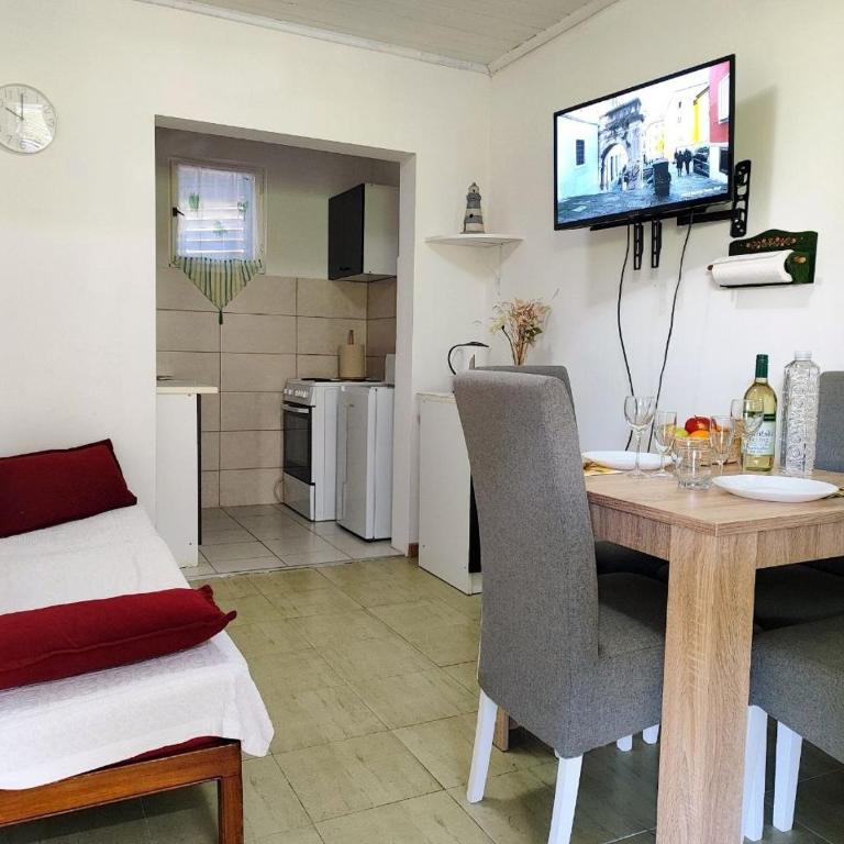 Apartments Skipper bay Kumbor - Two-Bedroom House - 10