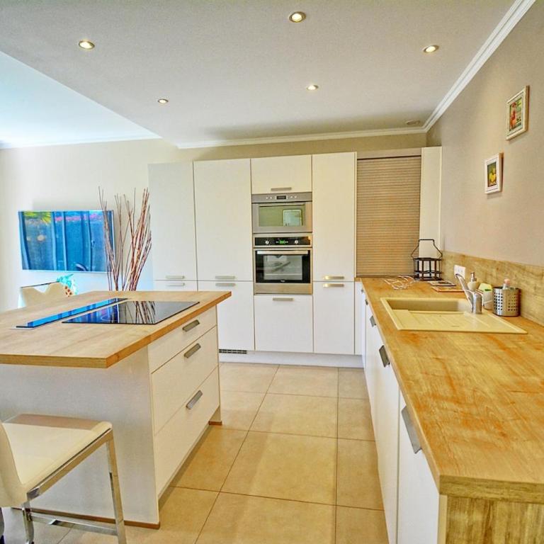 Luxury Apartment, Private Garden Sea within Walking Distance Parking - Appartement 1 Chambre - 4