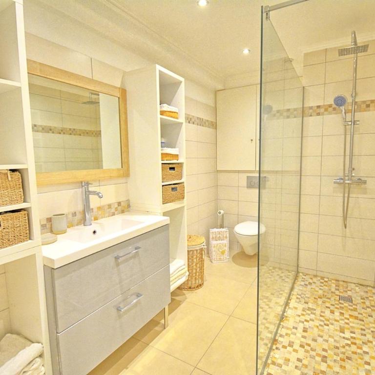 Luxury Apartment, Private Garden Sea within Walking Distance Parking - Appartement 1 Chambre - 9
