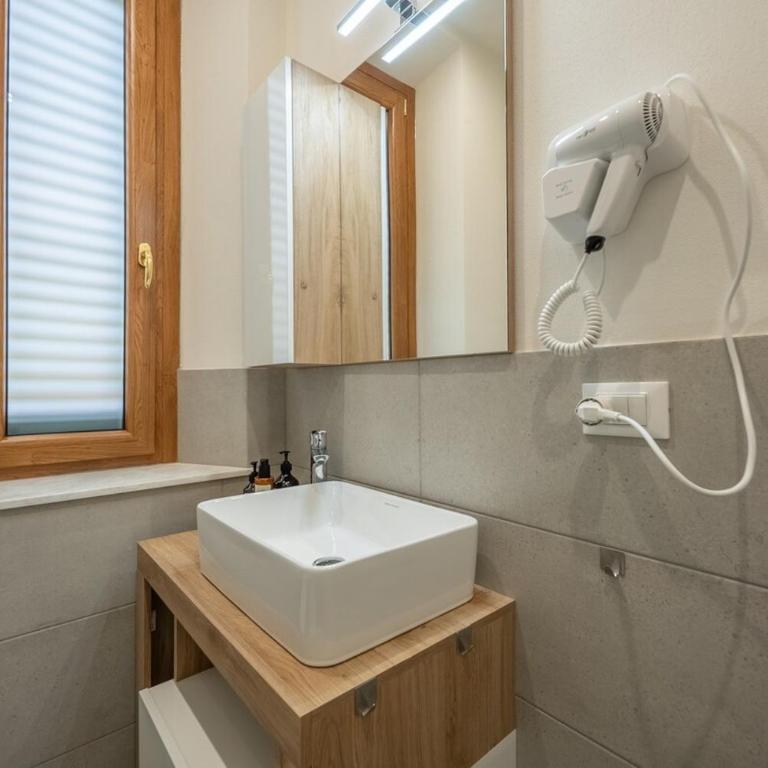 LORENZO APPARTAMENTO Borgo Giannotti - Two-Bedroom Apartment - 2