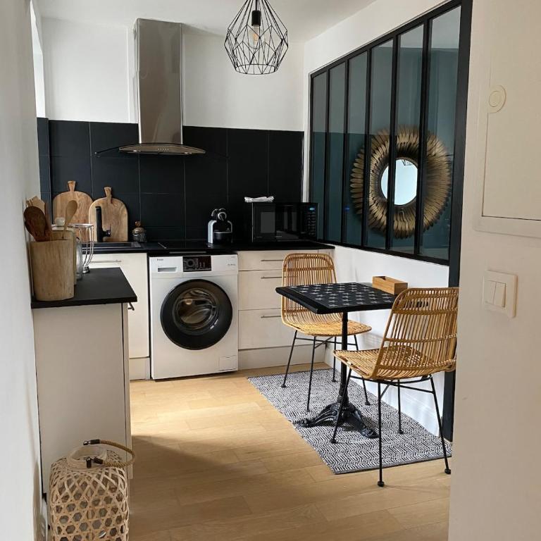 Petit Cocon Confortable Hyper Centre - 2 pers - Appartement 1 Chambre Deluxe - Vue sur Ville - 3