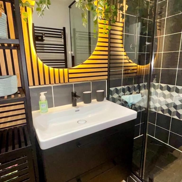 Beautiful, fully renovated studio apartment with a view - Apartment mit 1 Schlafzimmer - 13