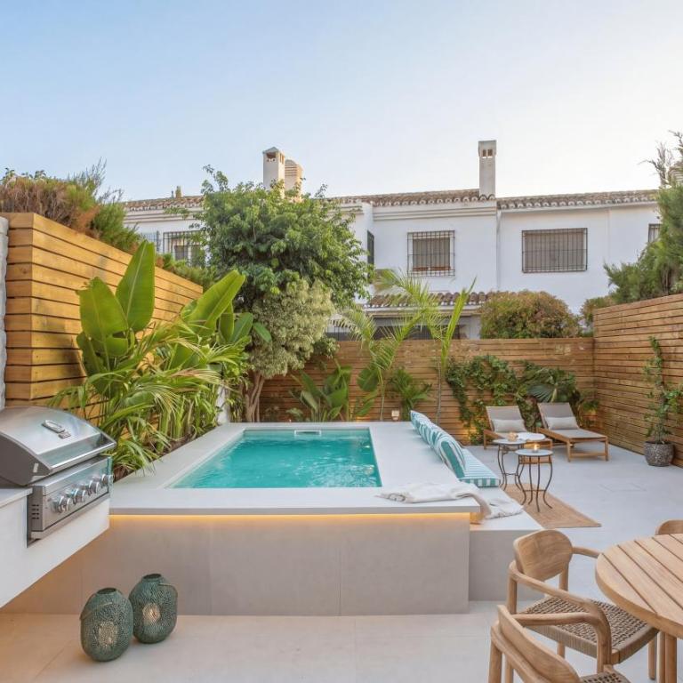 VACATION MARBELLA I Casa Savia, Private Pool, BBQ, Renovated in 2024, Luxury Ample Interiors, Next to Restaurants, 10min walk to the Beach - Casa de 4 dormitorios - 6