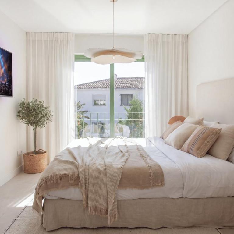 VACATION MARBELLA I Casa Savia, Private Pool, BBQ, Renovated in 2024, Luxury Ample Interiors, Next to Restaurants, 10min walk to the Beach - Casa de 4 dormitorios - 13