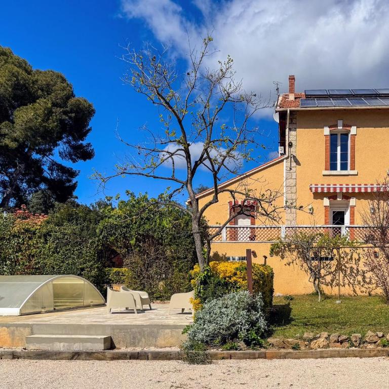 Grande Maison avec piscine, parking et wifi - Villa - 79
